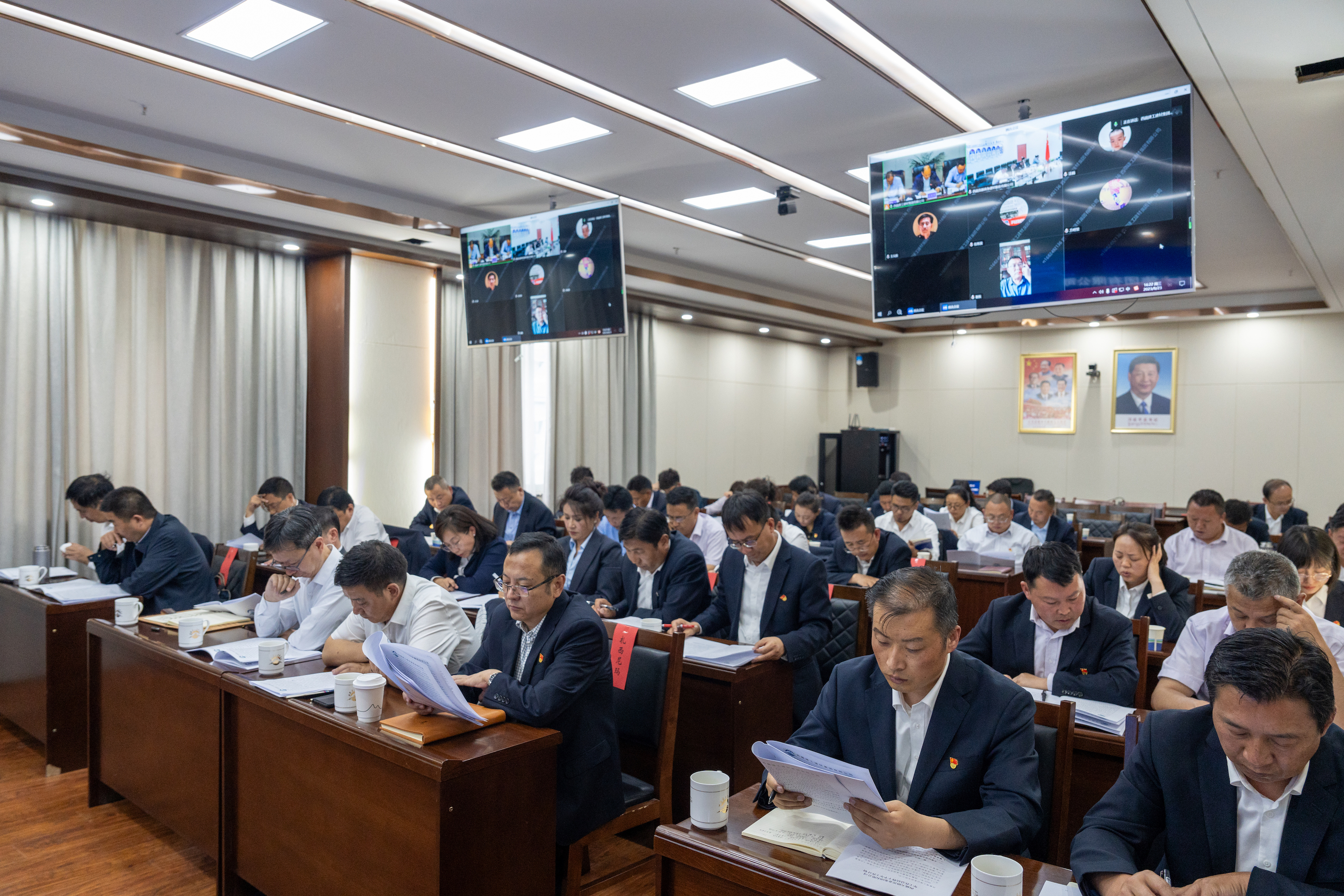 参会人员.jpg